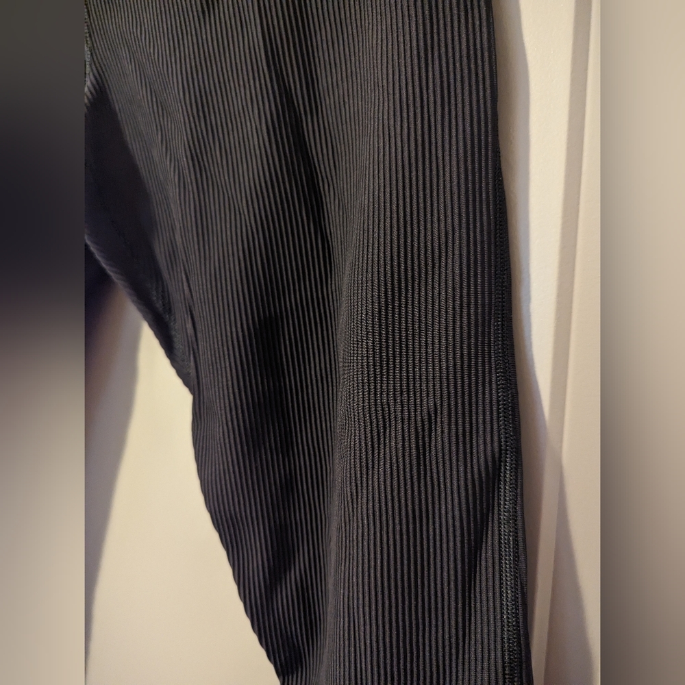 *New Without Tag!* Athleta Elation Crossover Ribbed 7/8 Tight in Black - Size XL - Picture 7 of 9